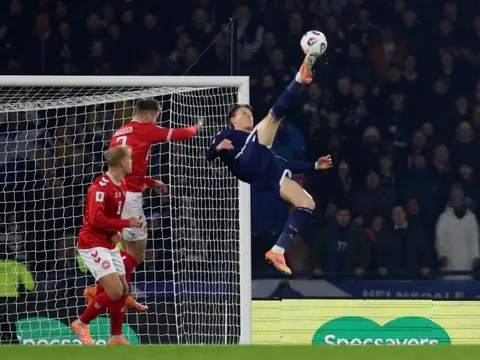 McTominay viết lại lịch sử Scotland