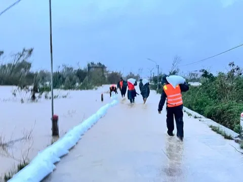 Lũ khẩn cấp trên các sông ở Khánh Hòa và Gia Lai