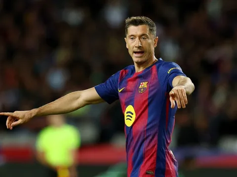 Barca phản bác cuốn sách về Lewandowski