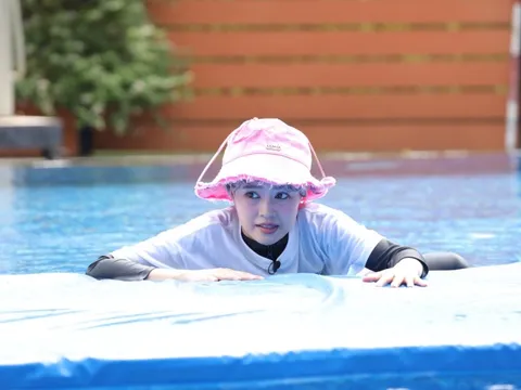 Sốc trước vẻ ngoài khác lạ của Ninh Dương Lan Ngọc