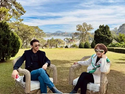 Nữ ca sĩ 1 lần đò, lấy chồng 2 kém 13 tuổi vì dính bầu: Hôn nhân viên mãn, gia đình toàn ngôi sao ca nhạc