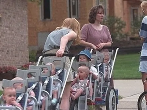 Cuộc sống 28 năm kín tiếng của những người con trong ca sinh 7 tại Mỹ