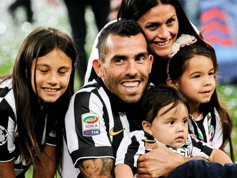 Tevez kiếm tiền để chu cấp cho cả dòng họ
