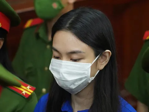 Tuyên phạt hoa hậu Thuỳ Tiên, Quang Linh Vlogs 2 năm tù về tội “Lừa dối khách hàng”.