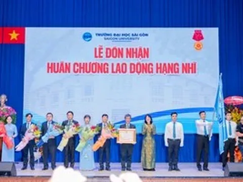 Trường Đại học Sài Gòn nhận Huân chương Lao động hạng Nhì