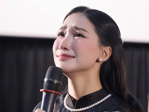 Nghẹn ngào 14 từ Hòa Minzy thốt lên giữa đêm