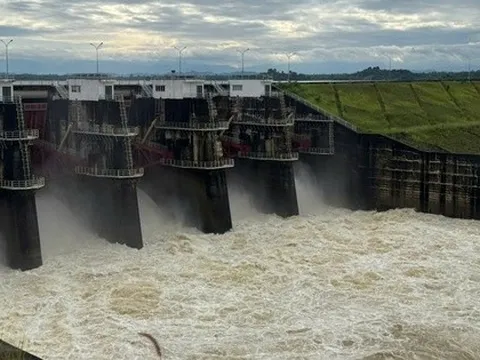 Nhà máy thủy điện trên sông Sêrêpốk thông báo khẩn xả tràn đến vùng hạ du