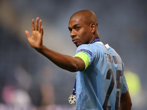 Fernandinho giải nghệ