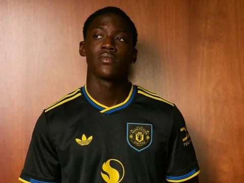 Mainoo nổi giận với MU