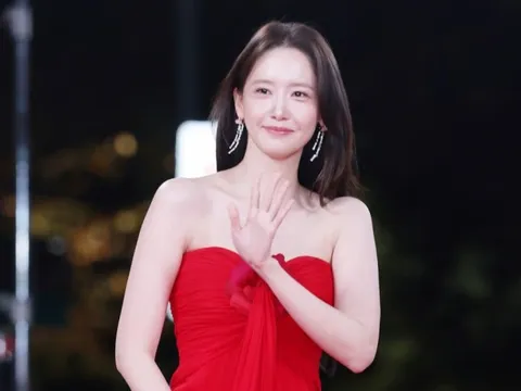 Mỹ nhân đẹp nhất nhì showbiz bị chê mặc váy cúp ngực rộng thùng thình kém sang, cảm giác 'nuốt chửng' cả cơ thể