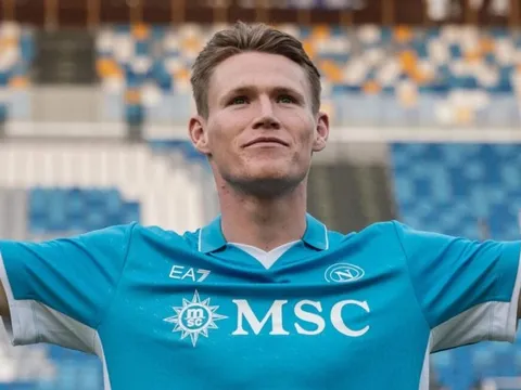 CLB Anh ra giá kỷ lục cho McTominay