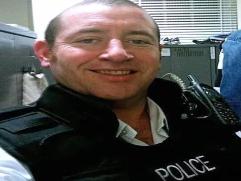 Anh: Lộ diện gã sĩ quan tấn công hàng loạt phụ nữ, che đậy tội ác trong 2 thập kỷ