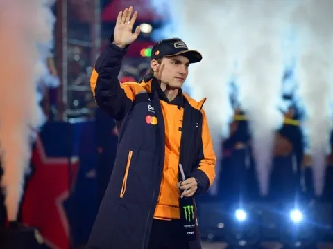 Norris và Piastri bị loại, cuộc đua vô địch F1 đảo chiều