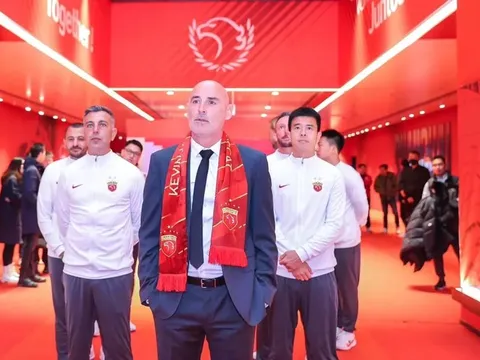 HLV Australia đi vào lịch sử khi vô địch Trung Quốc