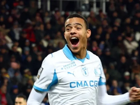 Greenwood khiến cổ động viên bạo loạn