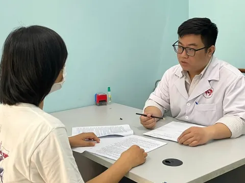 Trẻ kiệt quệ tinh thần vì áp lực từ lời khen 'con mẹ giỏi nhất' 0