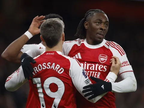 Cột mốc lịch sử trong ngày Arsenal nhấn chìm Tottenham