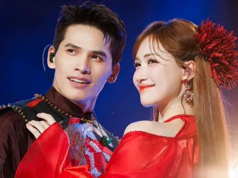 Hòa Minzy 'gây bão' mạng với loạt ảnh 'tình bể bình' bên một sao nam Vbiz