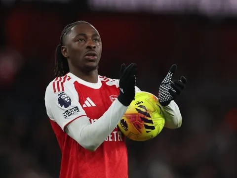 Eze và cú tát khiến Tottenham bàng hoàng