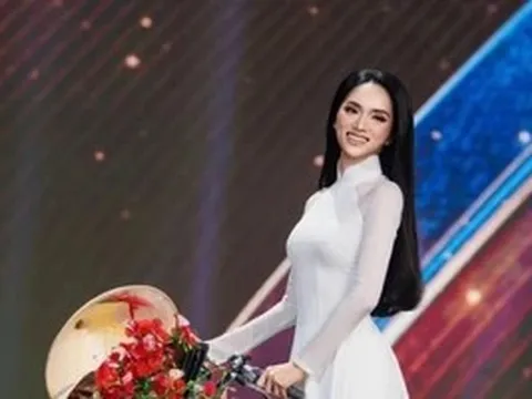 Hương Giang gây xúc động, lao vào vùng lũ hỗ trợ đồng bào ngay sau khi về nước