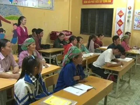 Bứt phá trong phổ cập giáo dục, xóa mù chữ vùng dân tộc thiểu số