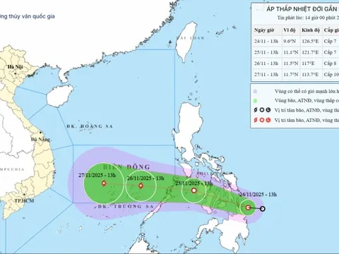 Không khí lạnh tăng cường, áp thấp nhiệt đới sắp vào Biển Đông