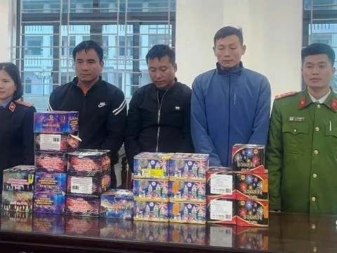 Bị bắt vì mua bán, tàng trữ pháo nổ dịp cận Tết