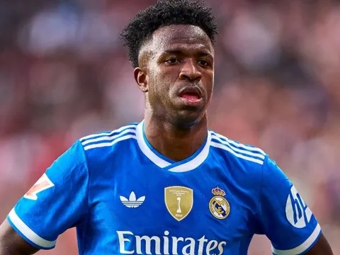 Vinicius ra điều kiện 'điên rồ' để ở lại Real Madrid