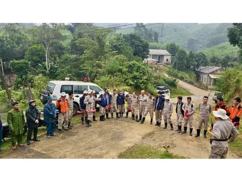 Sau mưa lũ lộ ra "thứ không muốn thấy"