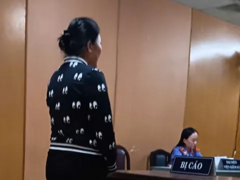 Cựu Phó giám đốc bật khóc khi nghe tòa tuyên án