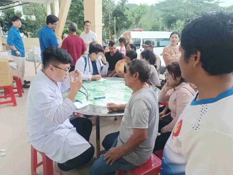 Gần 100 y bác sĩ TP.HCM lên đường chi viện cho Đắk Lắk sau mưa lũ 0