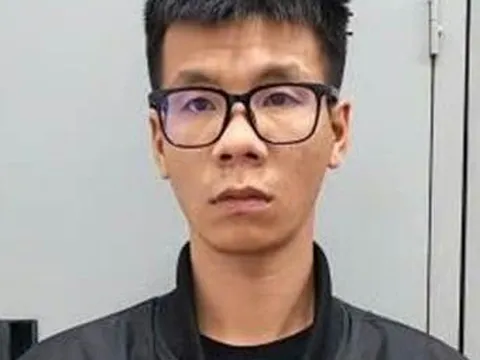 Tạm giữ lái xe ôm nhận giao hàng rồi chiếm đoạt điện thoại của khách