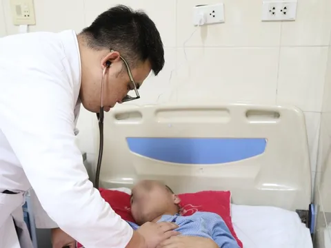 Thiếu niên 17 tuổi tỉnh lại kỳ diệu sau 19 ngày hôn mê nguy kịch 0