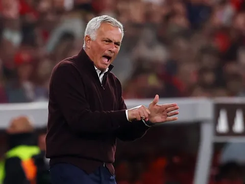 Đội của Mourinho ngược dòng ở phút 90+5