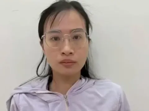 TPHCM: Tạm giữ người nhặt được thẻ tín dụng rồi lấy đi mua điện thoại