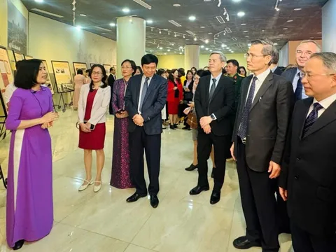 Triển lãm 'Hợp tác hữu nghị Việt Nam - Trung Quốc từ tài liệu lưu trữ'