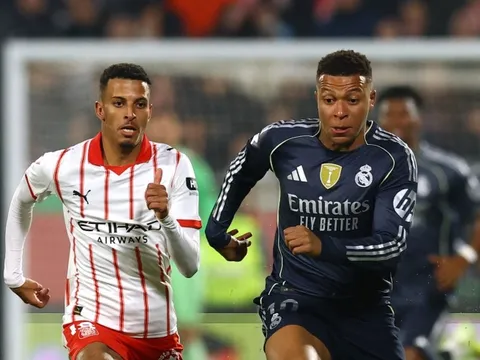 Real Madrid mất ngôi đầu vào tay Barcelona