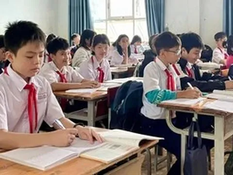 Trường học sau bão lũ: Cộng đồng sẻ chia, cổng trường rộng mở