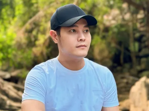 Vừa ly hôn vợ sau 20 năm gắn bó, nam ca sĩ Việt tiết lộ có bạn gái mới khiến khán giả bất ngờ