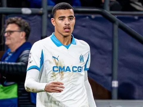 Greenwood làm rung chuyển bóng đá Saudi Arabia