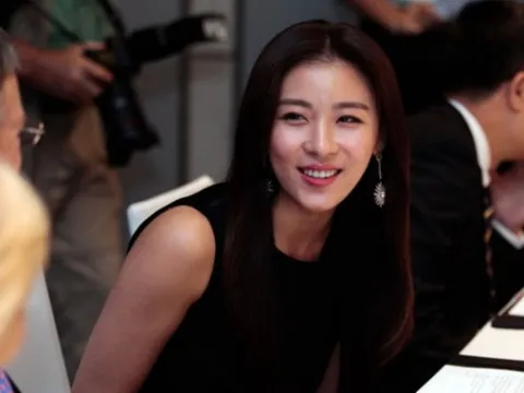 Nữ diễn viên nổi tiếng showbiz vừa 'chốt lãi' 152 tỷ nhờ bán bán biệt thự