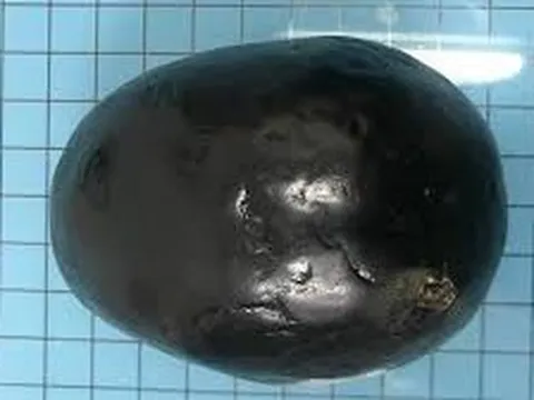 Truy tìm 5 đối tượng mua bán "thiên thạch", ném bột ớt rồi cướp 1,5 tỷ đồng