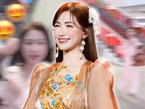 Hòa Minzy được bắt gặp mặc đồ bộ, mang 'bảo bối' hát Bắc Bling nơi công cộng