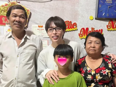 Đức Phúc lên tiếng về sự thật câu chuyện 'bác tài xế bị hủy chuyến vì chạy xe cũ'