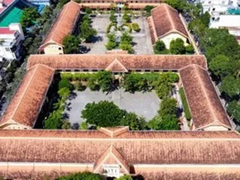 Chuyện về ngôi trường trăm tuổi ở xứ Tây Đô