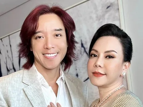 Hình ảnh của vợ chồng Việt Hương đang khiến dân tình xôn xao