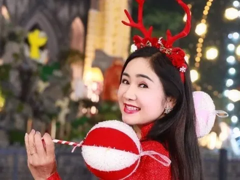 NSND Thu Hà và loạt sao Việt rộn ràng đón Giáng sinh