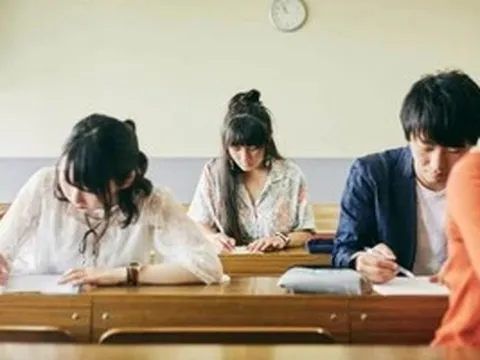 Gánh nặng giữ chỗ đại học với sinh viên Nhật Bản