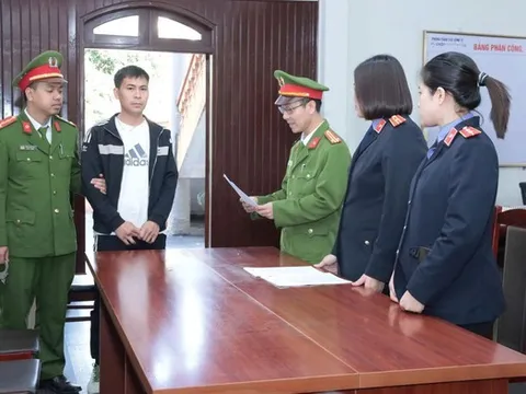 Khởi tố đối tượng sản xuất nước giặt, nước rửa chén giả