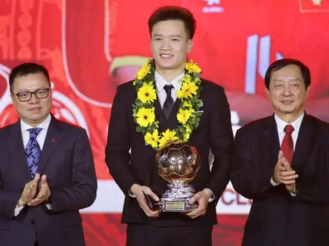 Hoàng Đức lần thứ 3 giành Quả bóng vàng Việt Nam